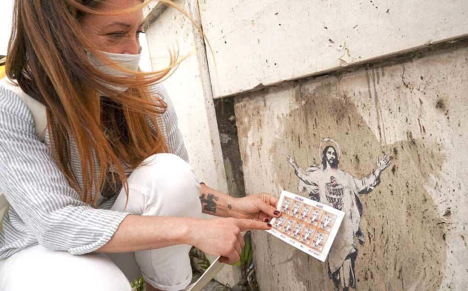 Demanda artista callejera al Vaticano