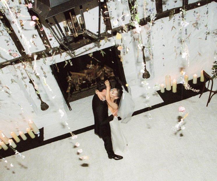Ariana Grande comparte románticas fotos de su boda