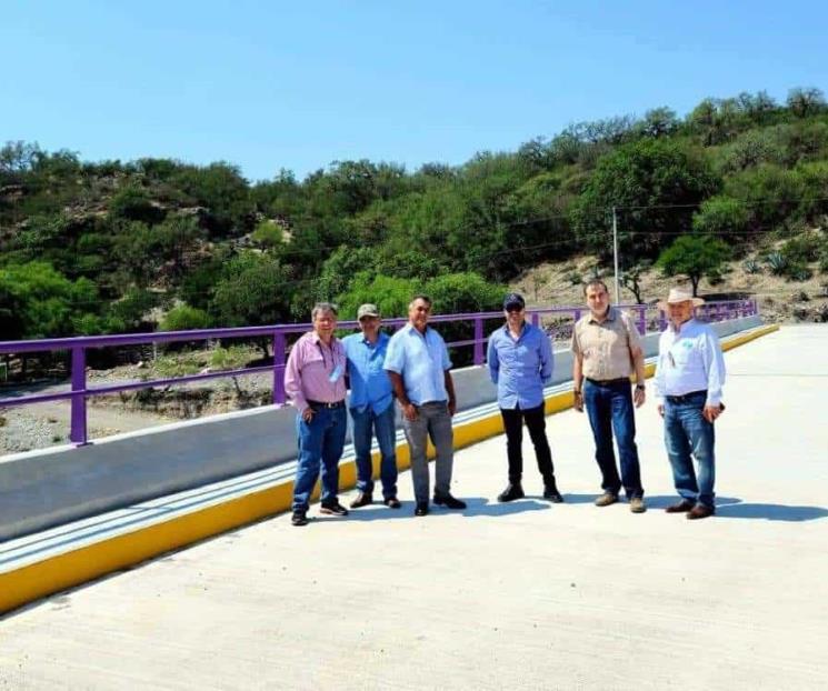 Supervisa Bronco construcción de puente en Iturbide