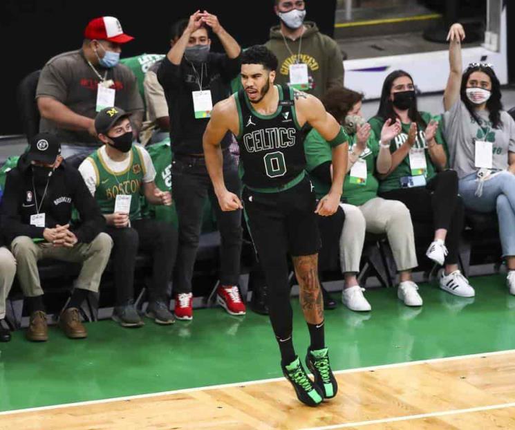 Dejan a Celtics en el camino