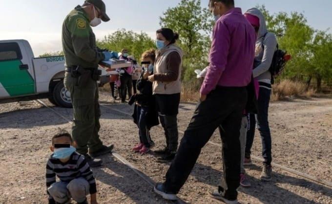 Denuncian uso de aplicación en solicitantes de asilo en EU