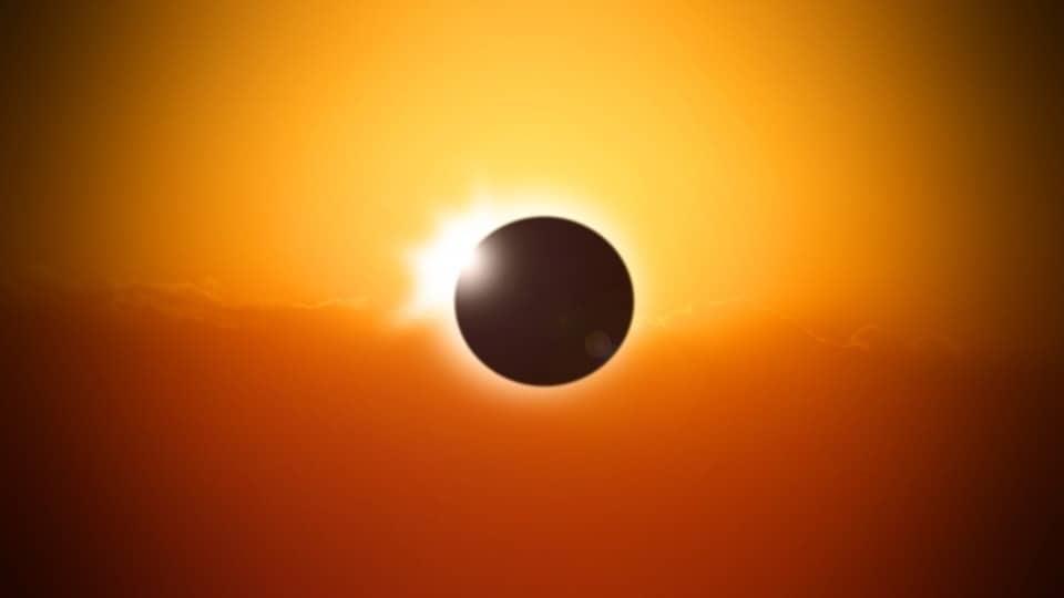 Eclipse solar anillo de fuego