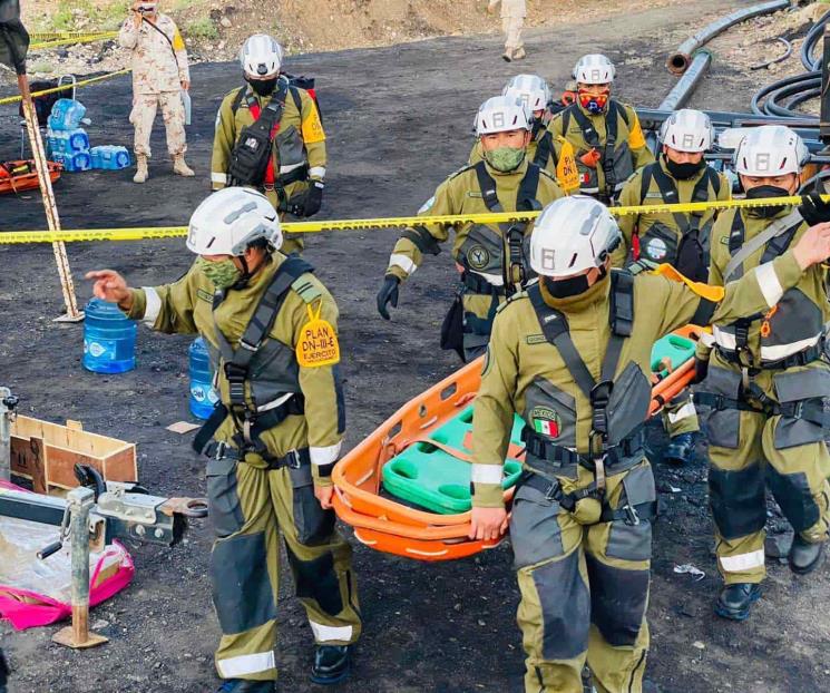 Rescatan cuerpo de uno de los trabajadores atrapados en mina