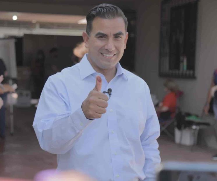 Alfonso Robledo acude a votar