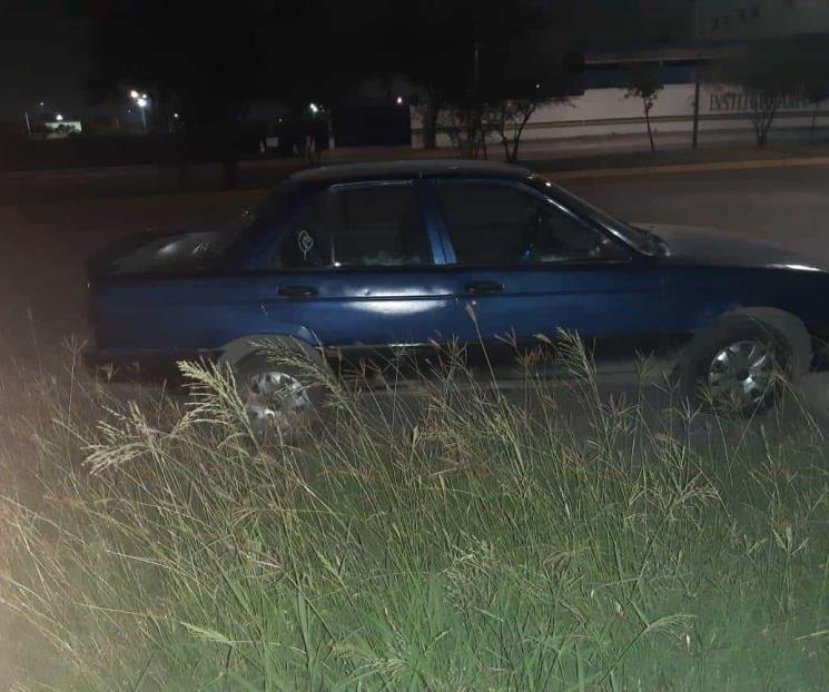 Ubican vehículo con reporte de robo al poniente de Monterrey