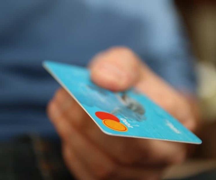 Intereses ahogan deuda de tarjetas de crédito: estudio
