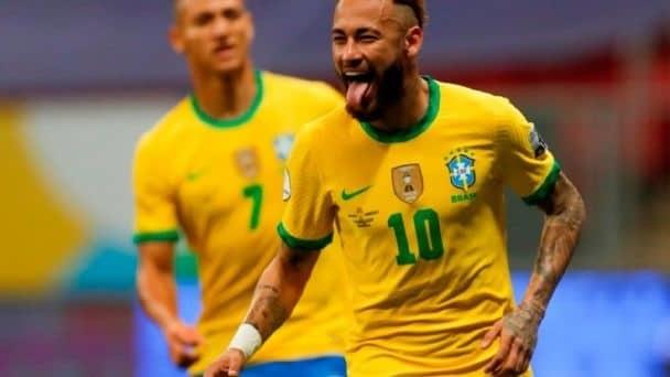 Brasil abre goleando