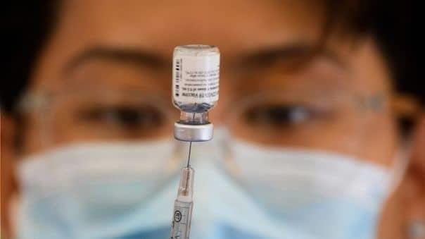 Permitirá Taiwán a empresas de chips comprar vacunas