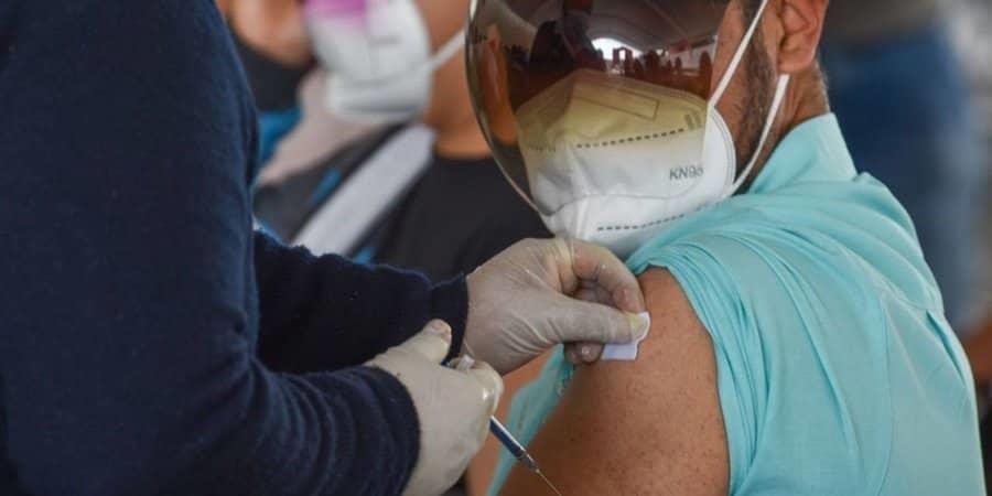 Mueren por presunto Covid 4 maestros ya vacunados