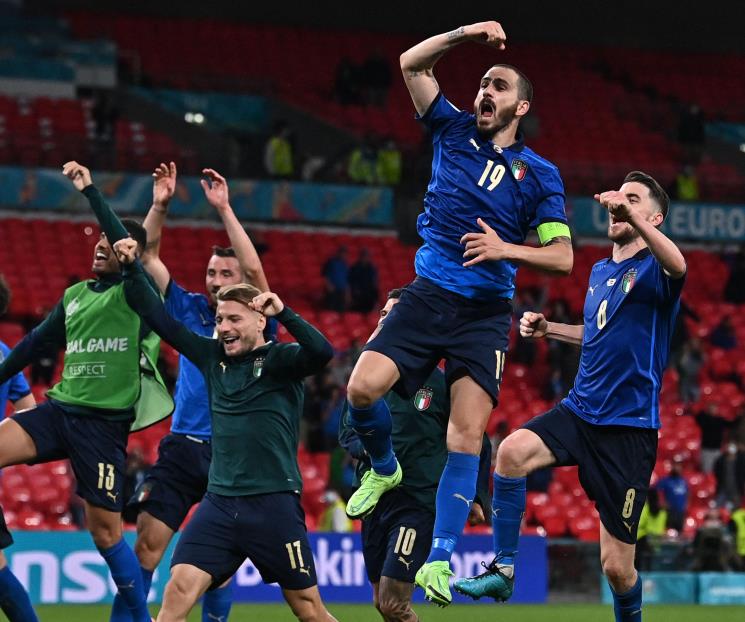 Italia y Dinamarca avanzan en Eurocopa