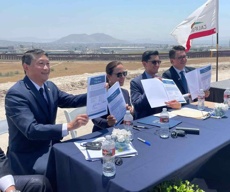 México y EU firman acuerdo infraestructura transfronteriza