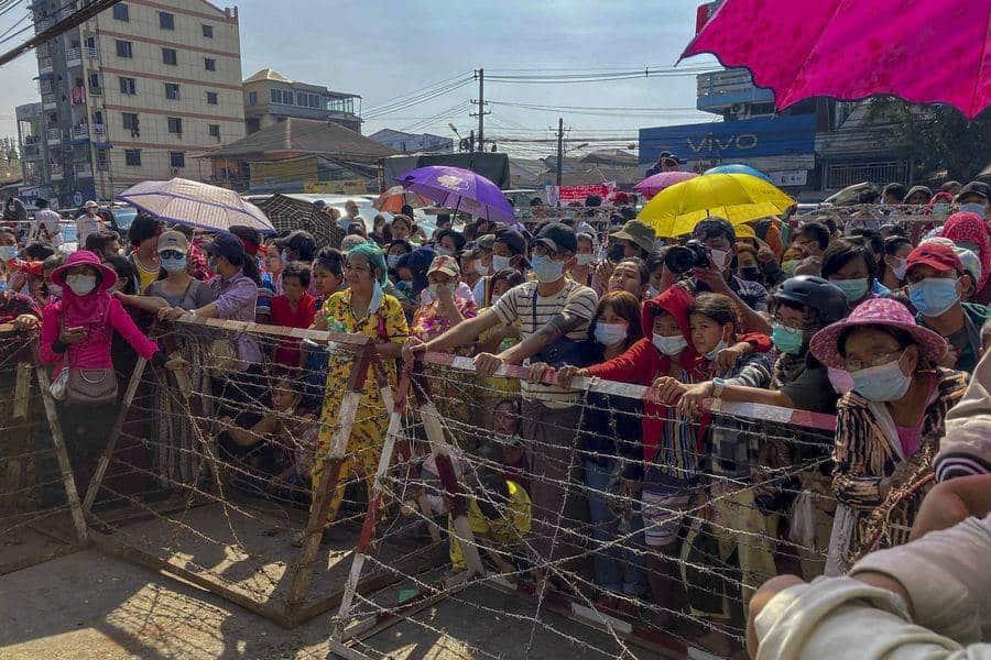 Libera Myanmar a más de 2 mil personas