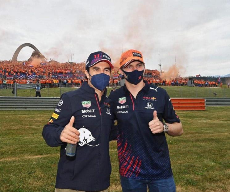 Checo recibe felicitaciones de Red Bull por 200 carreras