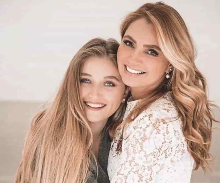 Debuta como cantante la hija de Angélica Rivera y el Güero