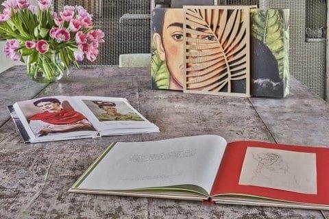 Publican libro de colección con 34 dibujos de Frida Kahlo