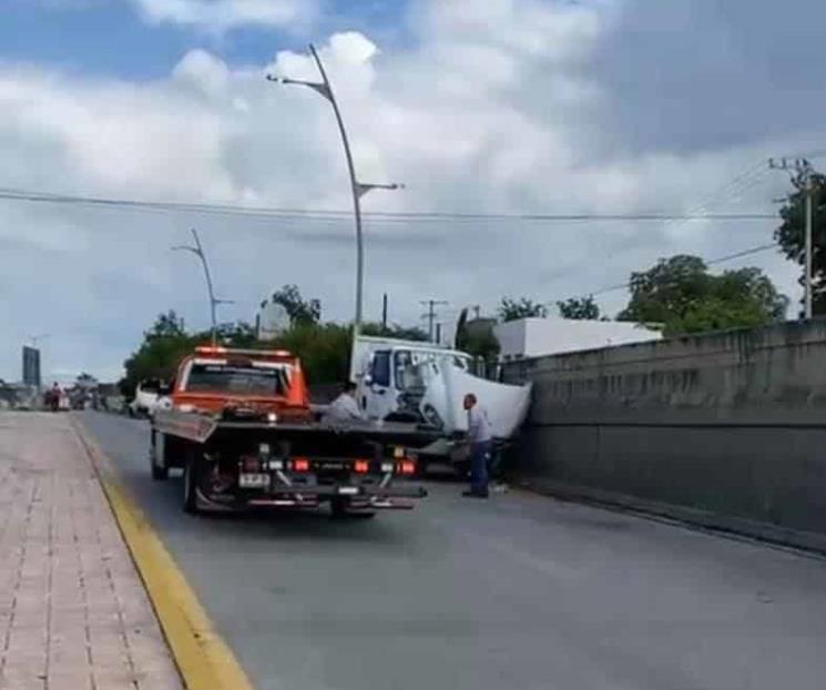 Choca camión contra vivienda en Allende