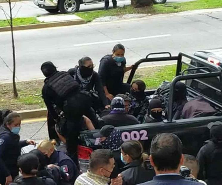 Detienen a 10 mujeres tras protesta en Jalisco