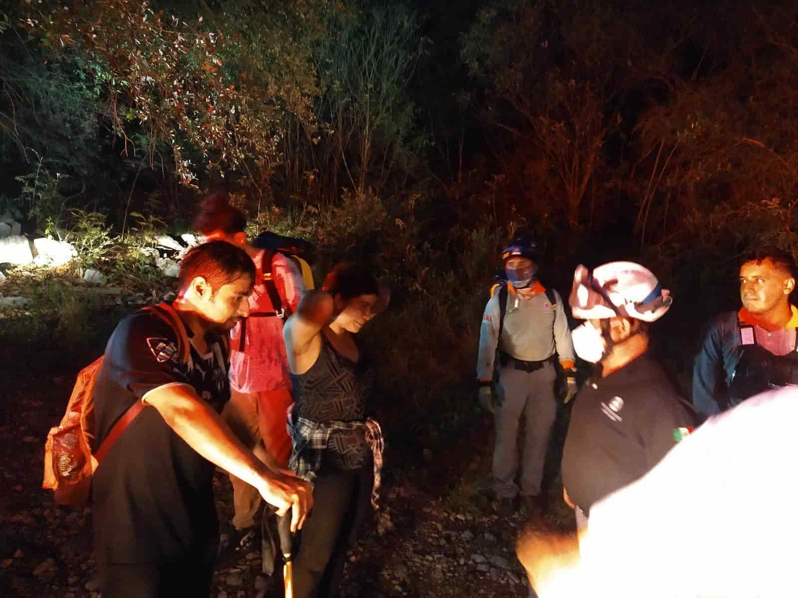 Mediante la ubicación de su teléfono celular, una pareja de excursionistas que se extravió en el Cerro de Las Mitras, fue rescatada