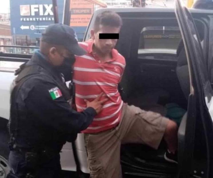 Arrestan a conductor en taxi con reporte de robo