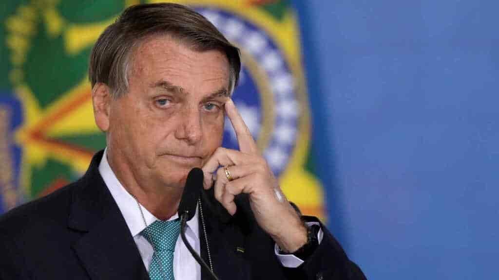 Evalúan cirugía de urgencia a Bolsonaro