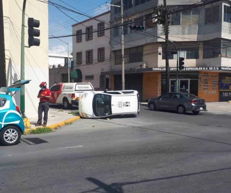 Choque deja 2 lesionados en el Centro de Monterrey