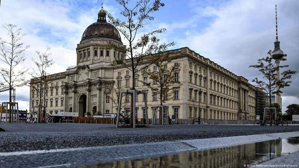 Berlín abre centro cultural en réplica de palacio