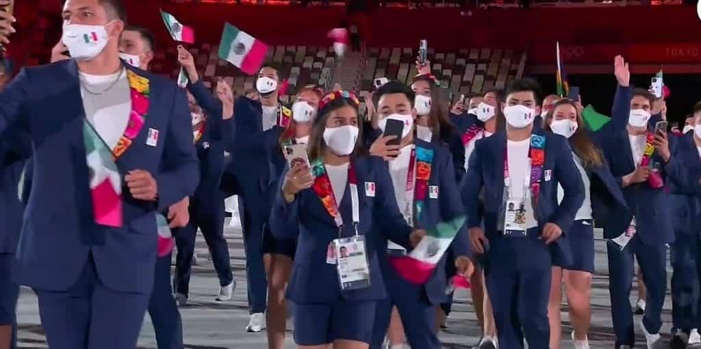 Deslumbran uniformes de México con bordados zapotecos