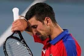 Djokovic se desespera y avienta su raqueta