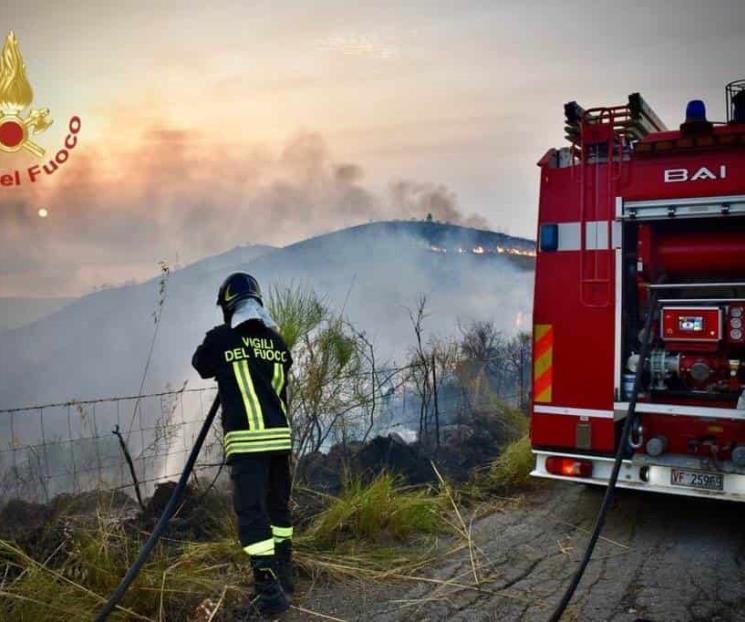 Incendios forestales afectan centro y sur de Italia