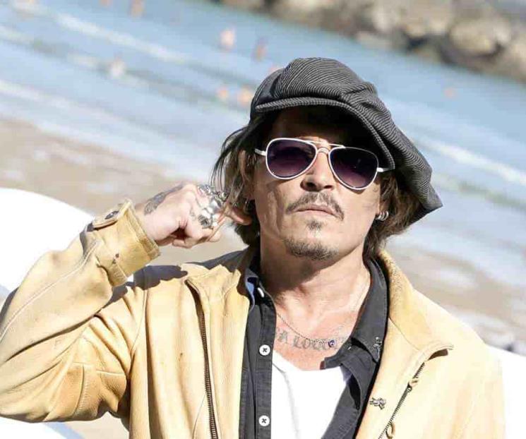 Condenan cineastas premio a Johnny Depp