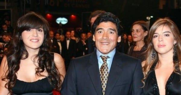 Investigan a hijas de Maradona por acoso virtual
