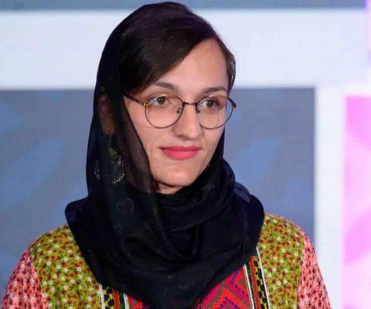 Primera alcaldesa en ciudad de Afganistán teme por su vida