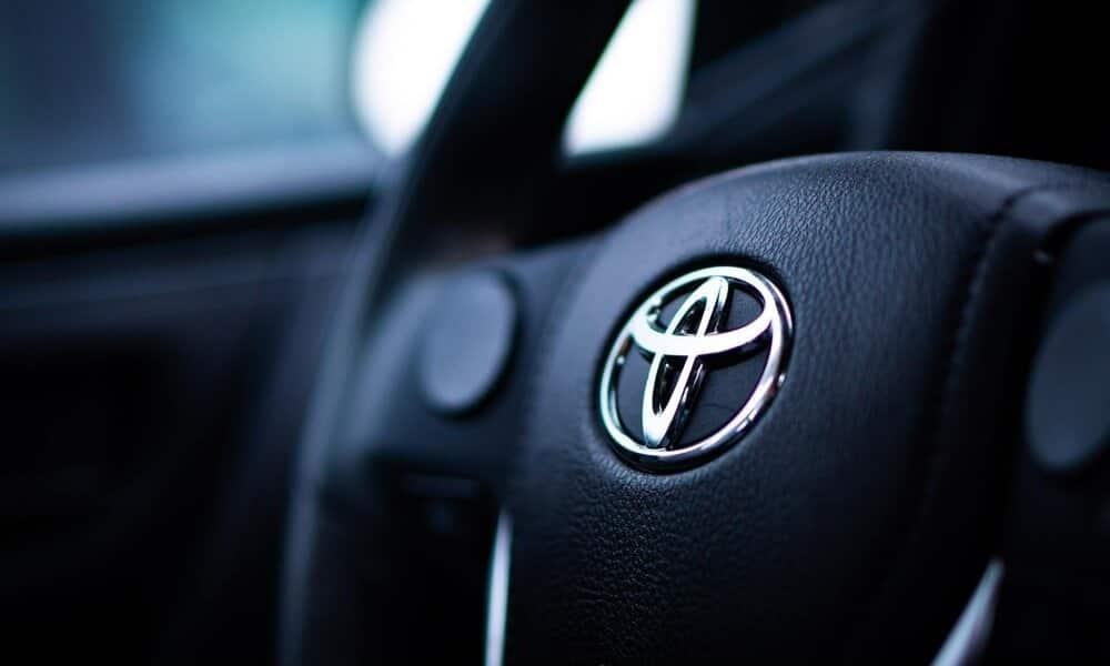 Toyota recortará producción de coches por escasez de chips