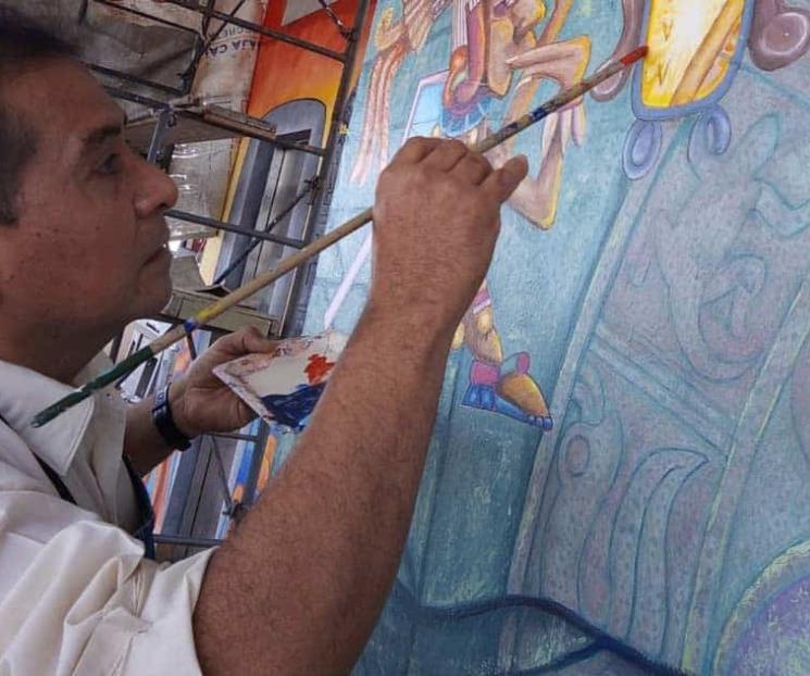 Profesor del Tec plasma en sus murales historias de México