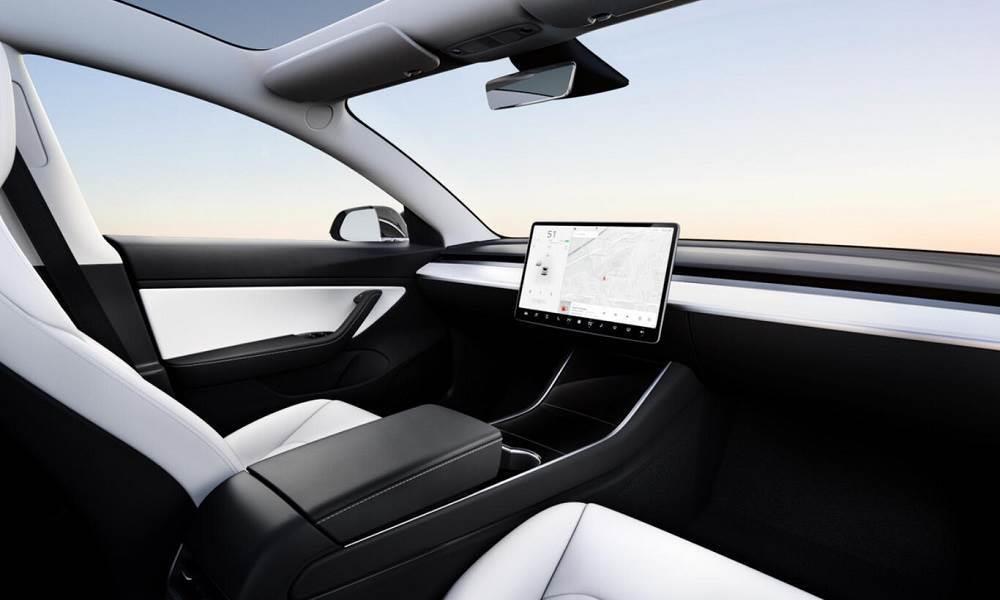 Tesla lanzaría un coche totalmente autónomo y sin volante
