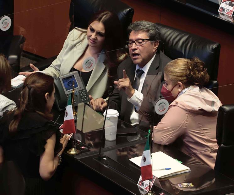 Va Morena por disminuir diputados y senadores