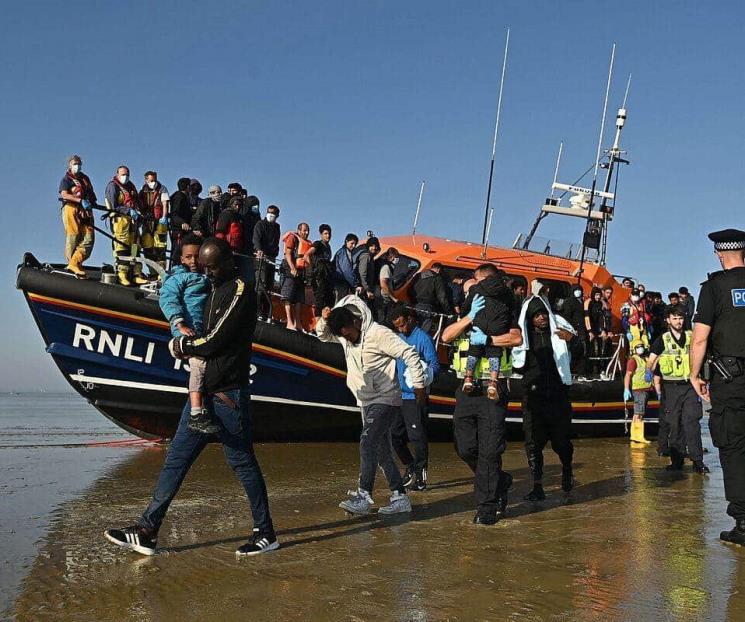Quiere Inglaterra devolver migrantes a Francia