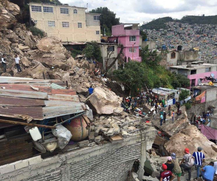 Reportan un muerto y 10 desaparecidos tras derrumbe de cerro