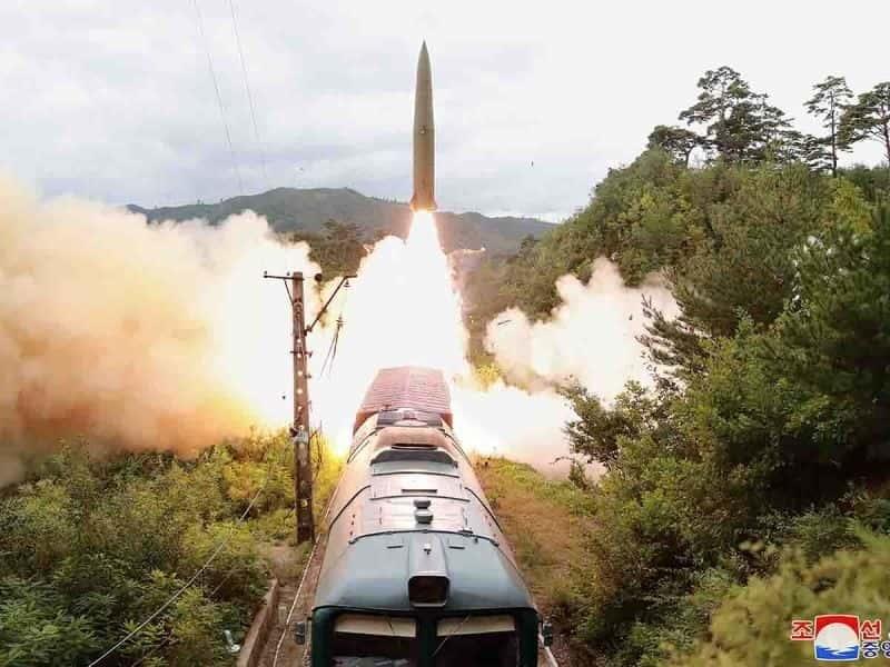 Lanza Corea del Norte misiles balísticos ¿desde tren?