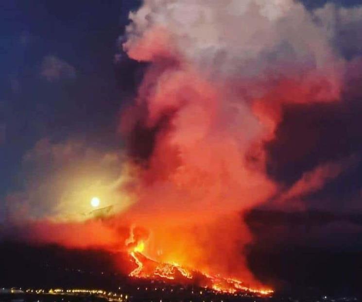 Entra en erupción volcán en la isla de La Palma