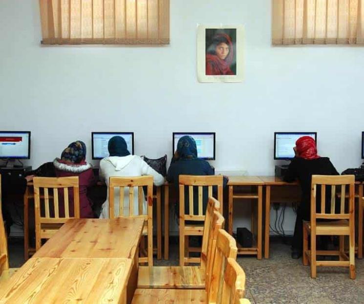 Pide UNESCO reabrir colegios para las niñas de Afganistán