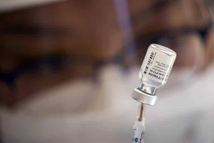 Duplica EU donación de vacunas contra Covid