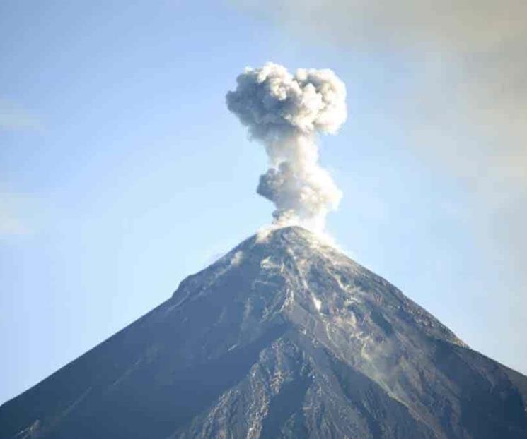 Alertan por erupción del Volcán de Fuego