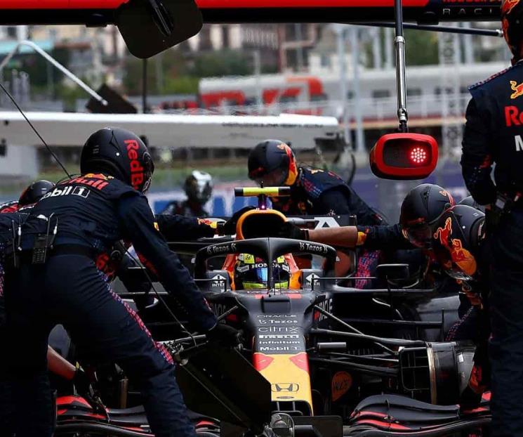 Lluvia y Red Bull arruinan podio de Checo Pérez