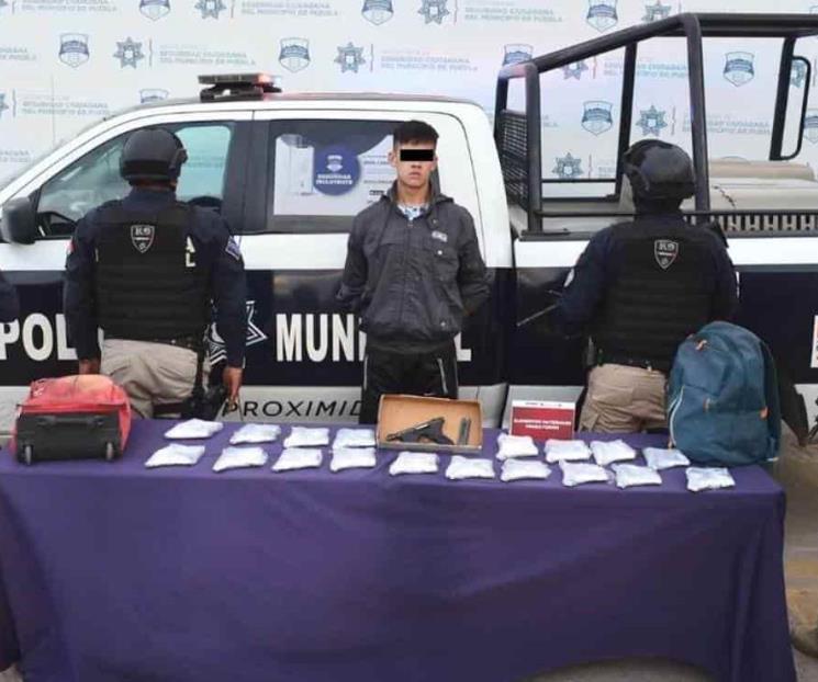 Descubren 19 armas en equipaje en Central de Puebla