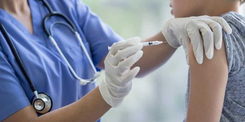 Exhorta Senado a  vacunar a menores contra Covid
