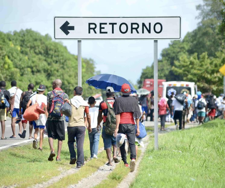 Asume mexicano control de migrantes