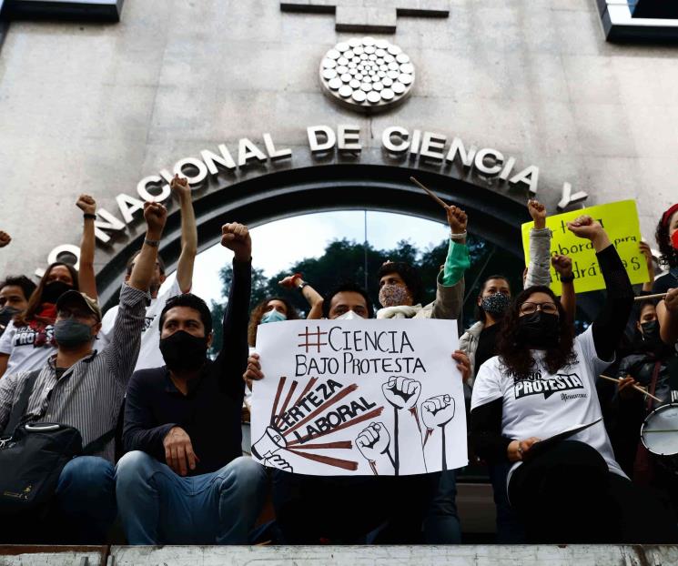 Protestan investigadores de Cátedras del Conacyt