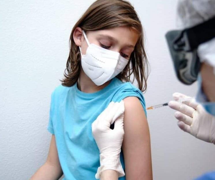 Ordena juez vacunar a todos los menores de 18 años