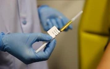 AstraZeneca reporta producción de 50 millones de vacunas